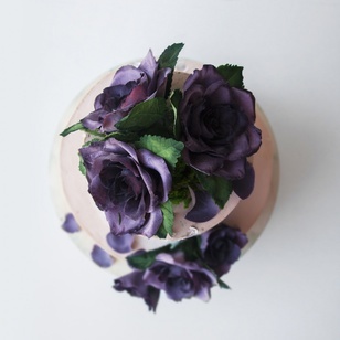 Свадебный торт с шоколадными розами