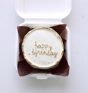 Бенто-торт c золотой надписью happy birthday